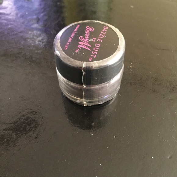 Eye shadow 🧚🏻‍♀️ - Picture 2 of 3